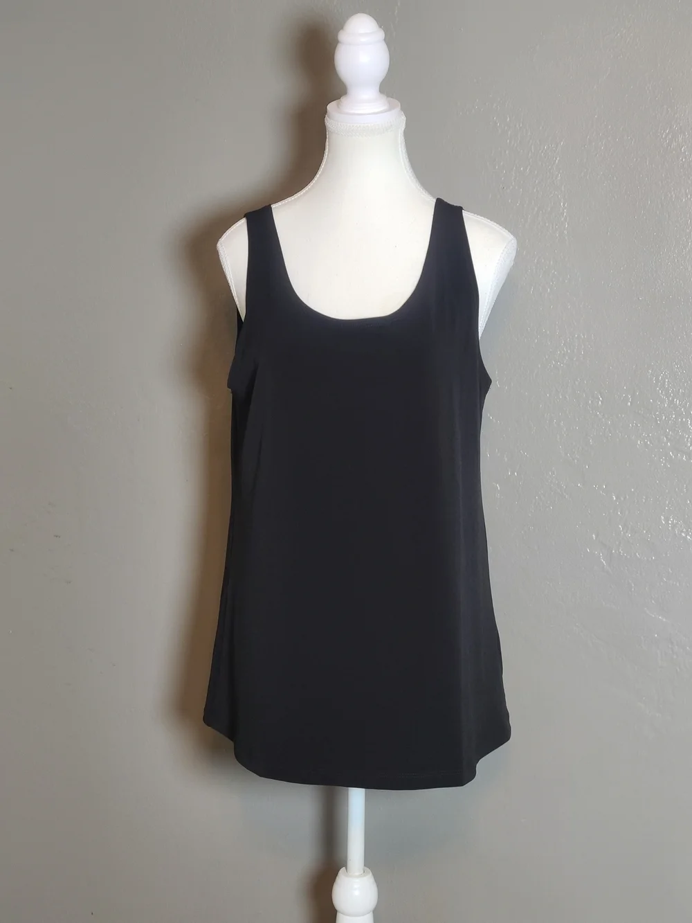 Lisa Bayne Medium Stylish Classic Black Women's Scoop Tank Top